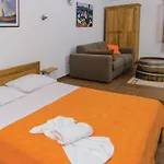 Stari Zoganj - Two Bedroom With Terrace And Swimming Pool Potomje