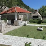펜션 Stari Zoganj - Two Bedroom With Terrace And Swimming Pool Potomje