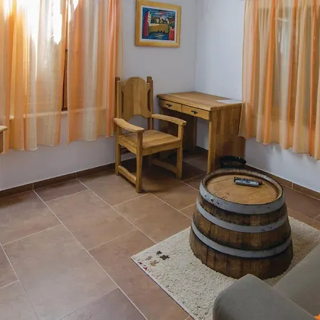 Stari Zoganj - Two Bedroom With Terrace And Swimming Pool Potomje