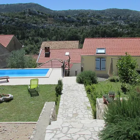 Stari Zoganj - Two Bedroom With Terrace And Swimming Pool * Potomje