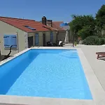 Stari Zoganj - Two Bedroom With Terrace And Swimming Pool Feriehus Potomje