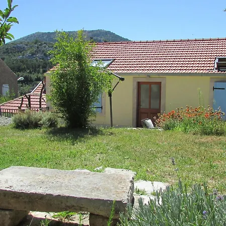 Stari Zoganj - Two Bedroom With Terrace And Swimming Pool Potomje