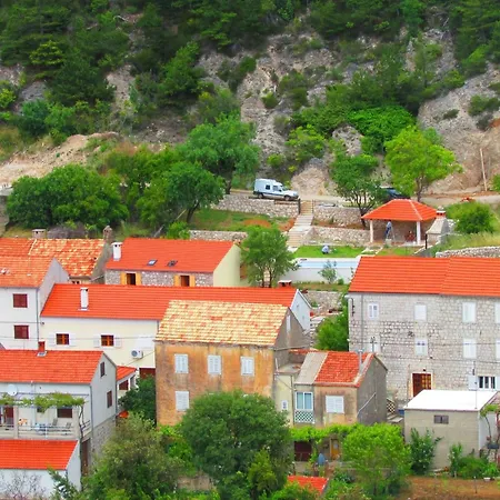 Feriehus Stari Zoganj - Two Bedroom With Terrace And Swimming Pool Potomje