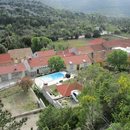 Stari Zoganj - Two Bedroom With Terrace And Swimming Pool Potomje