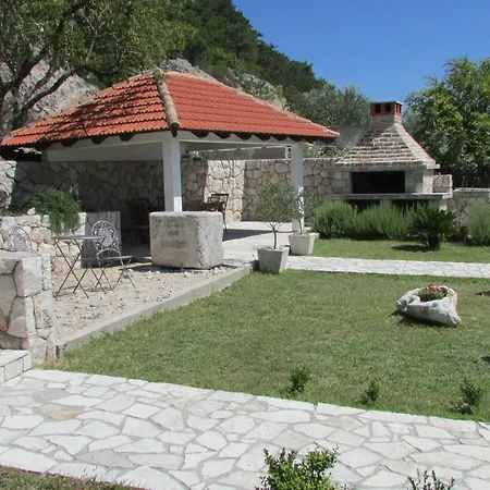 Feriehus Stari Zoganj - Two Bedroom With Terrace And Swimming Pool Potomje