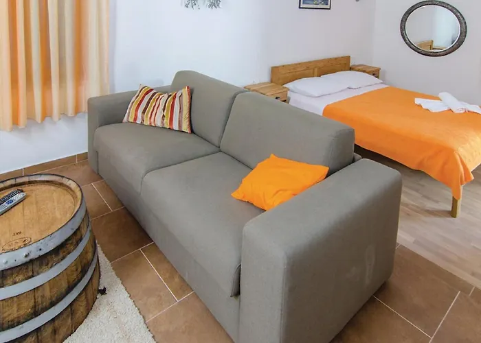 Stari Zoganj - Two Bedroom With Terrace And Swimming Pool * Potomje