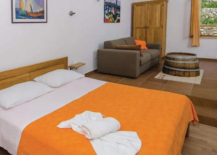 Stari Zoganj - Two Bedroom With Terrace And Swimming Pool Potomje