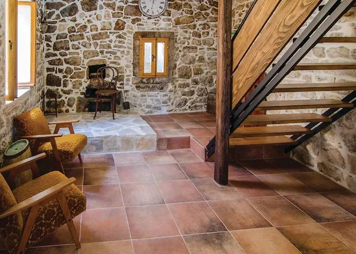 Stari Zoganj - Two Bedroom With Terrace And Swimming Pool Potomje