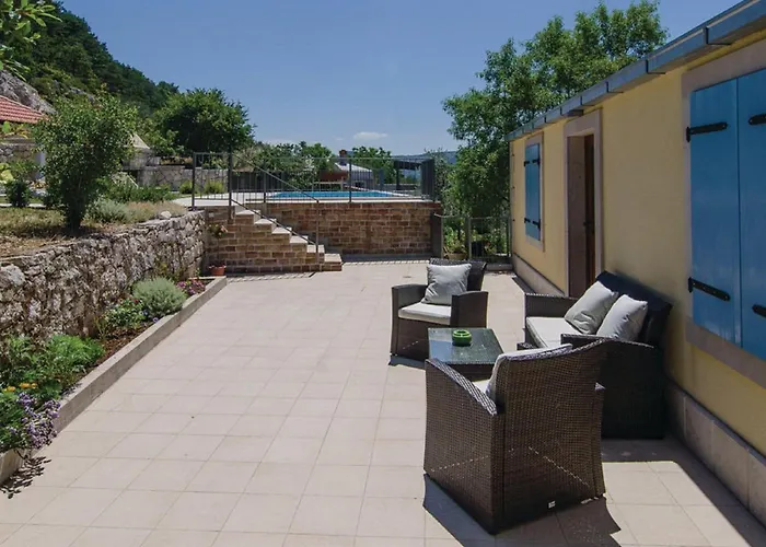 Stari Zoganj - Two Bedroom With Terrace And Swimming Pool 度假居 Potomje