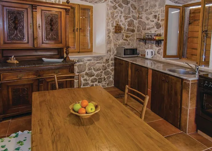 Stari Zoganj - Two Bedroom With Terrace And Swimming Pool 度假居 Potomje