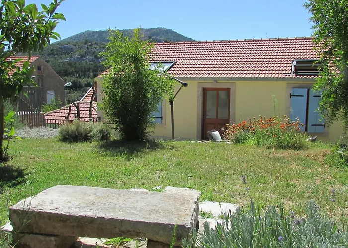 Stari Zoganj - Two Bedroom With Terrace And Swimming Pool Potomje