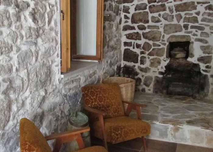 Stari Zoganj - Two Bedroom With Terrace And Swimming Pool Potomje