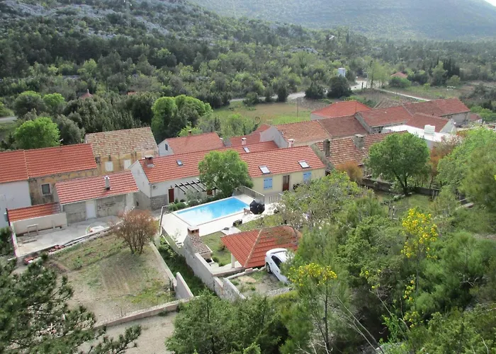 Stari Zoganj - Two Bedroom With Terrace And Swimming Pool Potomje