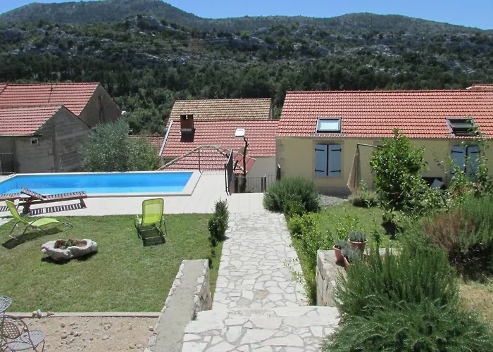 Stari Zoganj - Two Bedroom With Terrace And Swimming Pool * Potomje